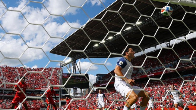 Soccer Football - FIFA World Cup 2026 - Group B - Canada v Bosnia and Herzegovina - Toronto Stadium, Toronto, Canada - June 12, 2026 Bosnia and Herzegovina's Sead Kolasinac deflects the ball onto the crossbar after a shot REUTERS/Claudia Greco