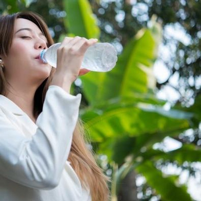 Kurang minum air putih dapat menyebabkan tubuh mudah lelah meski sudah cukup tidur.