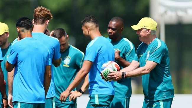 Soccer Football - FIFA World Cup 2026 - Brazil Training - Columbia Park Training Facility, Morristown, New Jersey, U.S. - June 12, 2026 Brazil coach Carlo Ancelotti during training IMAGN IMAGES via Reuters/Caean Couto