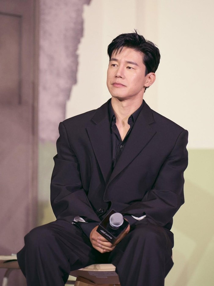 Nah, bagi Beauties yang ingin menyaksikan penampilan akting terbaru Kim Moo Yeol di drama Teach You a Lesson, kamu bisa mengakses di Netflix, ya!/ Foto: instagram.com/netflixkr