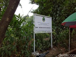 SMAN 28 Bandung Dibuka, Ratusan Siswa Berebut Meski Gedung Belum Ada