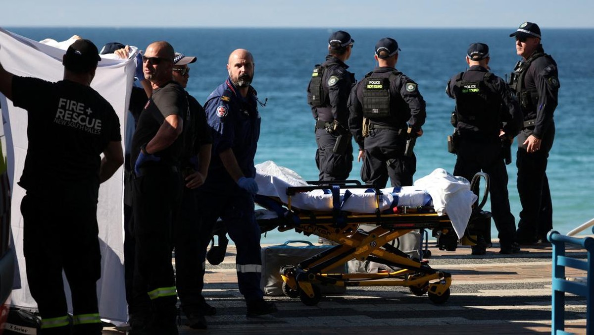 Police and emergency personnel at the scene after reports of a shark attack at Coogee Beach in Sydney, Australia, June 13, 2026. REUTERS/Hollie Adams