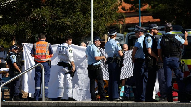 Police and emergency personnel at the scene after reports of a shark attack at Coogee Beach in Sydney, Australia, June 13, 2026. REUTERS/Hollie Adams