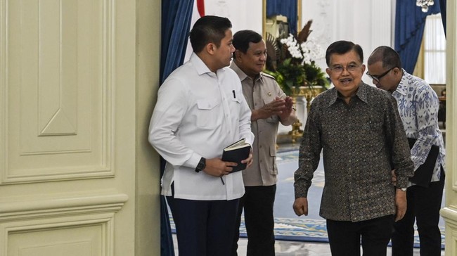 FOTO: Vonis Kasus Penyiraman Air Keras Hingga Aksi Mahasiswa