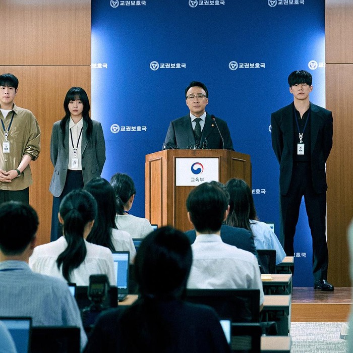 Setelah cukup lama dinantikan, drama Korea adaptasi webtoon populer yang bertajuk Teach You a Lesson akhirnya tayang pada Jumat, (5/6) lalu, Beauties./ Foto: instagram.com/netflixkr