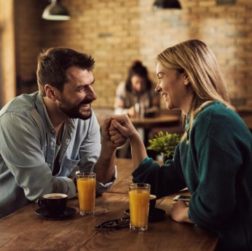 4 Zodiak yang Paling Suka Diberi Perhatian dan Kasih Sayang, Kamu Termasuk?