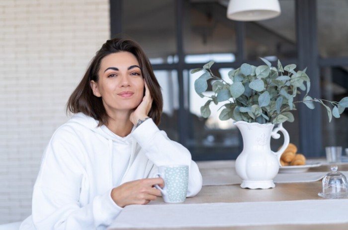 Manfaat oat tidak hanya dirasakan saat dikonsumsi, tetapi juga ketika digunakan pada kulit. Tak heran jika banyak produk perawatan kulit menggunakan oatmeal sebagai bahan utama./ Foto: magnific.com/kroshka__nastya
