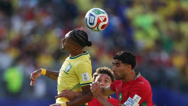 Soccer Football - FIFA World Cup 2026 - Group C - Brazil v Morocco - New York/New Jersey Stadium, East Rutherford, New Jersey, U.S. - June 13, 2026 Brazil's Raphinha in action with Morocco's Achraf Hakimi IMAGN IMAGES via Reuters/Vincent Carchietta