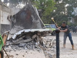 Garasi Viral di Trotoar Jalan Ambon Bandung Dibongkar!