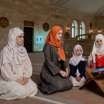 Jangan Asal, Ini 7 Adab Berdoa yang Dianjurkan dalam Islam