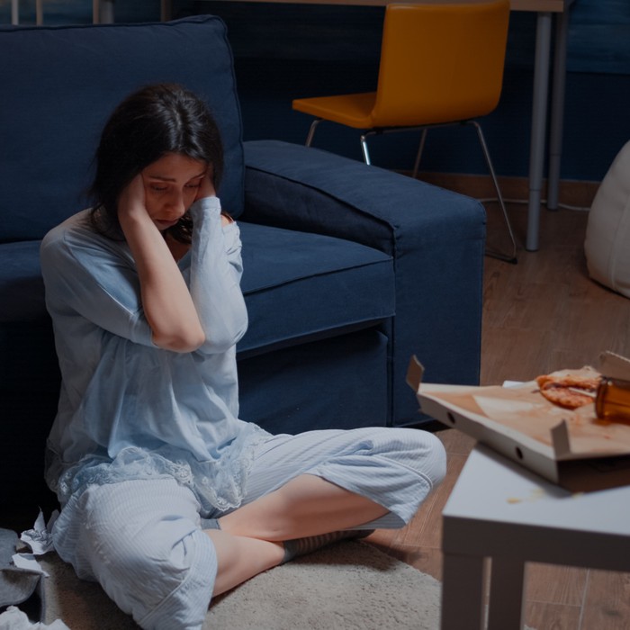 Ada banyak faktor yang bisa menyebabkan cortisol face atau terlihat membengkak. Mulai dari stres kronis, kurang tidur, hingga gangguan hormonal.