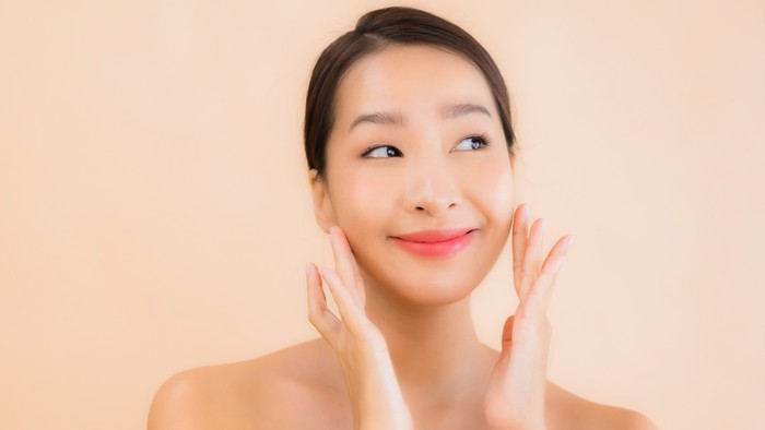 9 Kebiasaan yang Bantu Bikin Kulit Wajah Tampak Bersih dan Glowing
