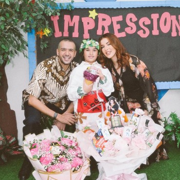 Momen Akur Tasya Farasya & Ahmad di Kelulusan TK Ayang