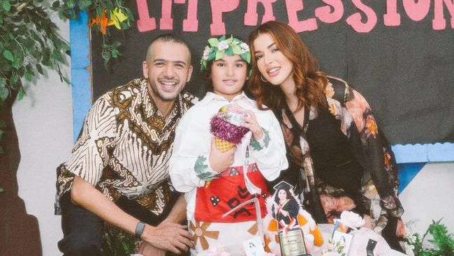Momen Akur Tasya Farasya dan Ahmad di Kelulusan TK Ayang
