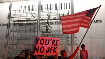 Nama Trump Mulai Dicopot dari Kennedy Center