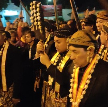 Aturan Pakaian Kirab Malam 1 Suro untuk Laki-laki dan Perempuan