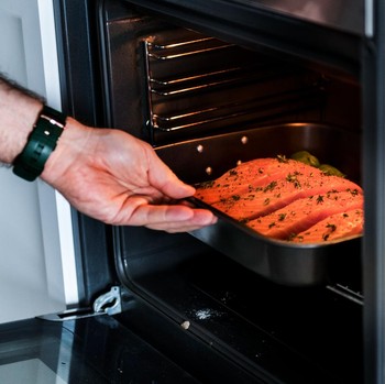 6 Makanan yang Tidak Boleh Dipanaskan di Microwave, Bisa Berisiko untuk Kesehatan