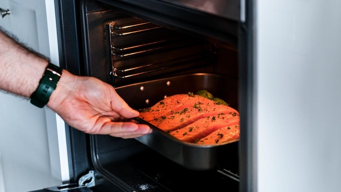 6 Makanan yang Tidak Boleh Dipanaskan di Microwave, Bisa Berisiko untuk Kesehatan