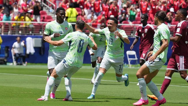 Soccer Football - FIFA World Cup 2026 - Group B - Qatar v Switzerland - San Francisco Bay Area Stadium, Santa Clara, California, U.S. - June 13, 2026 Switzerland's Breel Embolo celebrates scoring their first goal with Remo Freuler and Ruben Vargas IM