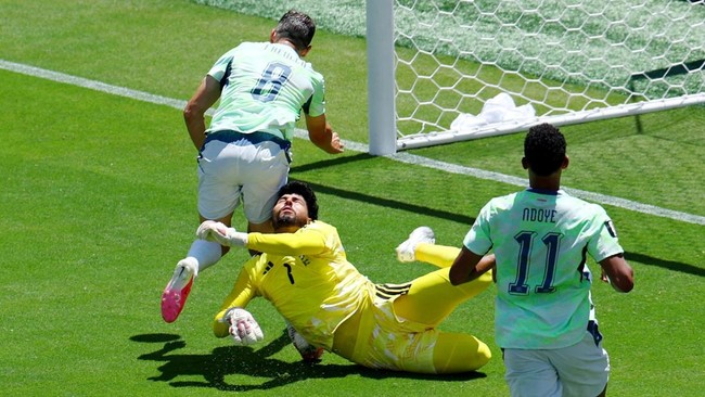 Soccer Football - FIFA World Cup 2026 - Group B - Qatar v Switzerland - San Francisco Bay Area Stadium, Santa Clara, California, U.S. - June 13, 2026 Qatar's Mahmoud Abunada fouls Switzerland's Remo Freuler to concede a penalty REUTERS/Eloisa Lopez