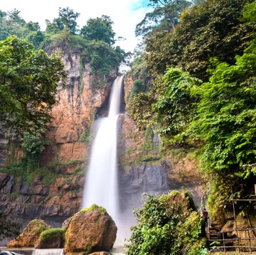 5 Rekomendasi Curug dekat Jakarta Cocok untuk Healing Sejenak