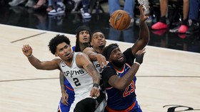 Jun 13, 2026; San Antonio, Texas, USA; San Antonio Spurs guard Dylan Harper (2) and New York Knicks center Mitchell Robinson (23) battle for the ball during the third quarter during game five of the 2026 NBA Finals at Frost Bank Center. Mandatory Cre