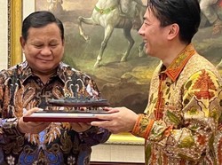 Bertemu Prabowo, Menhan Jepang Beri Miniatur Kapal Perang Legendaris Mikasa