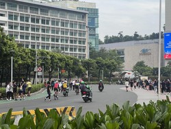 CFD Bundaran HI Ditiadakan, Warga Tetap Antusias Lari hingga Bersepeda