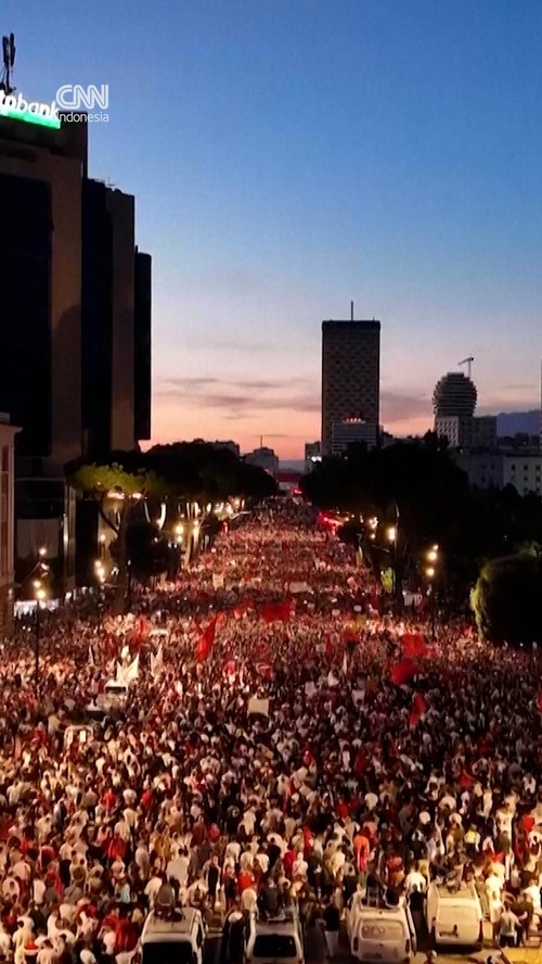 thumbnail video albania demo tolak resor mewah