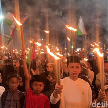 Mengenal Tradisi Pawai Obor saat Tahun Baru Islam