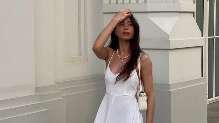 5 Inspirasi OOTD Chic dan Trendi di Musim Panas, Nyaman buat Aktivitas Apa Pun