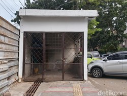 Duh! Ada Garasi Mobil Dibangun di Trotoar Kota Bandung