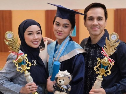 5 Potret Shaista Putri Rionaldo Stokhorst yang Baru Lulus SMA