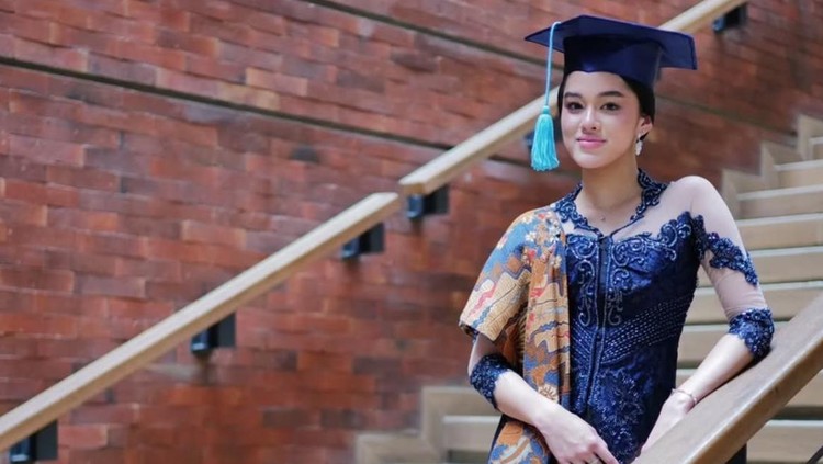 5 Potret Shaista Putri Rionaldo Stokhorst yang Baru Lulus SMA