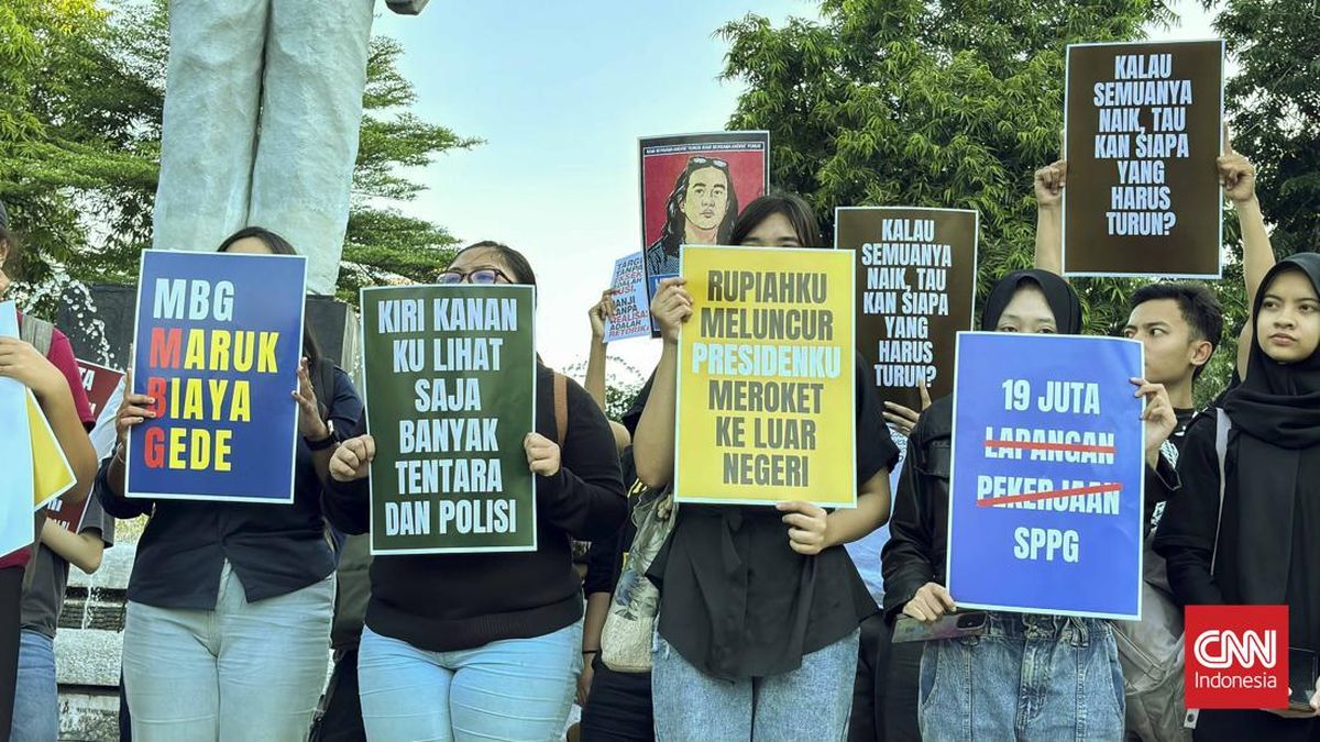 Demo Aliansi Surabaya Menggugat Suarakan 8 Tuntutan