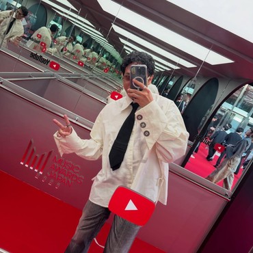 Hindia Ungkap Makna Mendalam Soal Gaya Pakaiannya di Music Awards Japan 2026