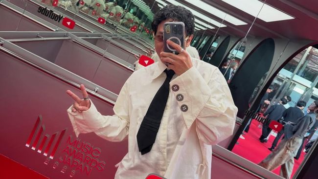 Hindia Ungkap Makna Mendalam Soal Gaya Pakaiannya di Music Awards Japan 2026