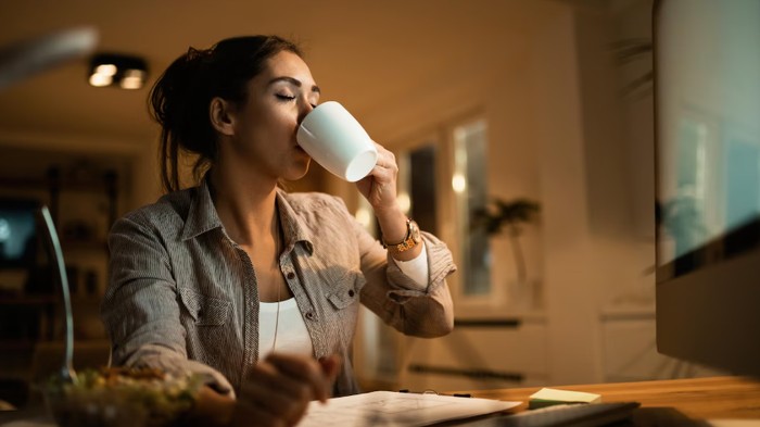 Daftar Makanan dan Minuman yang Bisa Memicu Migrain, Ada Cokelat hingga Buah-Buahan!