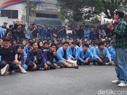Ini Tuntutan Mahasiswa Bandung Raya Demo di DPRD Jabar