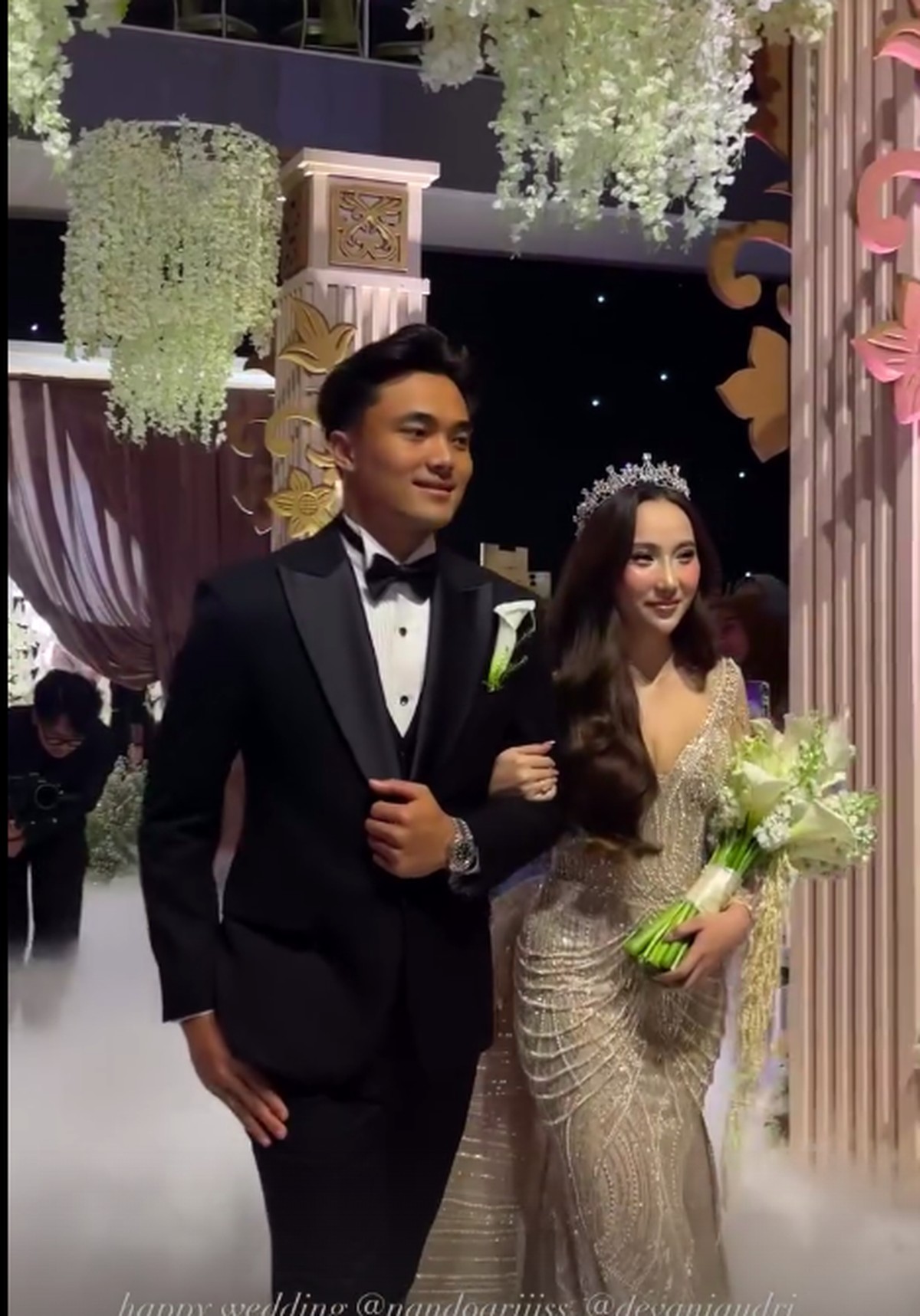 Momen Pernikahan Ernandio Ari dan Devani Audri