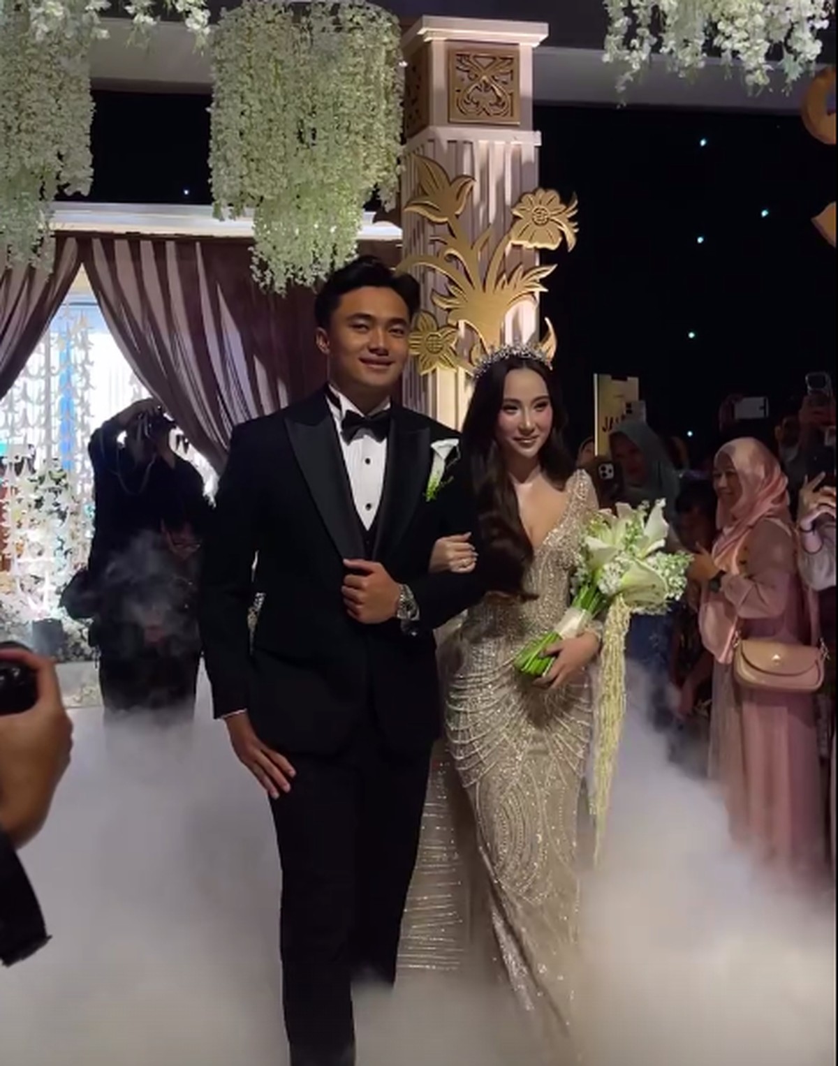 Momen Pernikahan Ernandio Ari dan Devani Audri