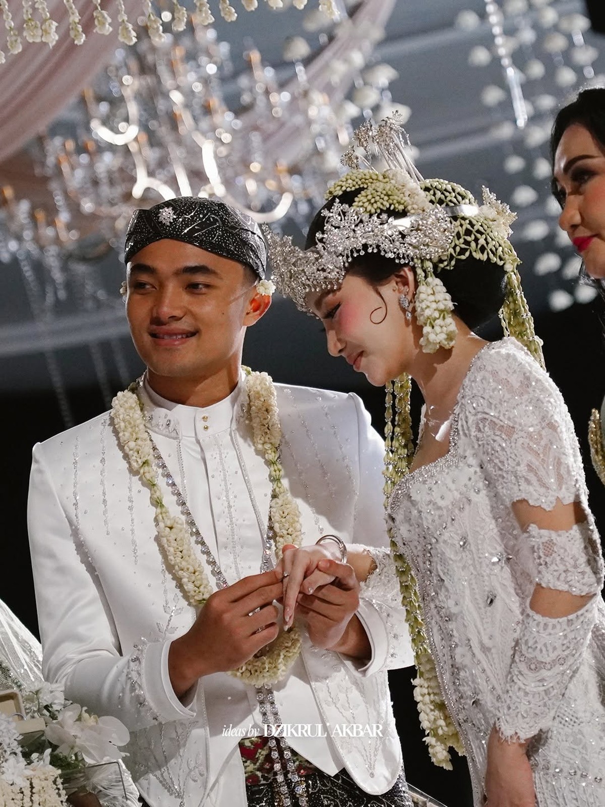 Momen Pernikahan Ernandio Ari dan Devani Audri