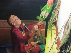Nyeleneh! Bunyi Gamelan Pertunjukan Wayang di Magetan Ini Pakai Mulut