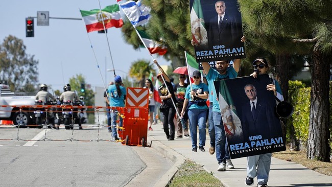 Hotel Timnas Iran Diteror Pendemo Anti-republik Islam