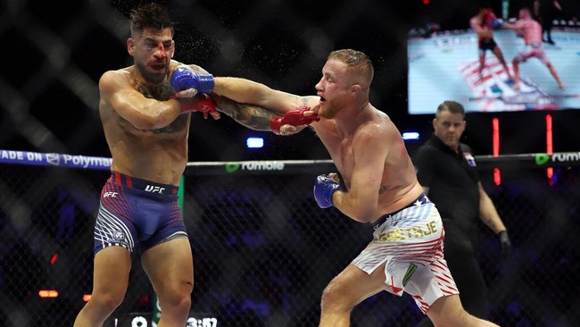 Justin Gaethje vs Ilia Topuria
