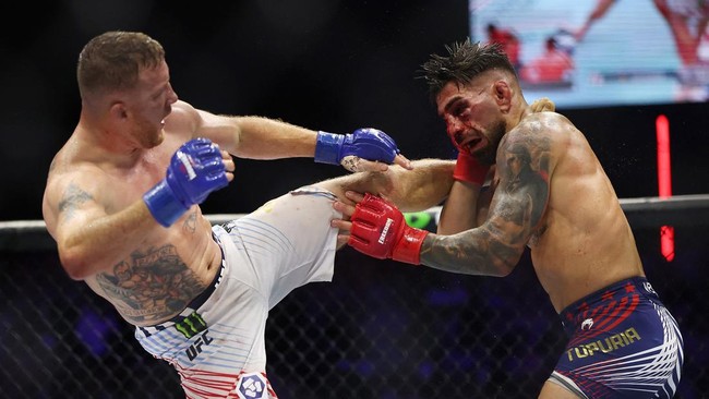 Justin Gaethje vs Ilia Topuria