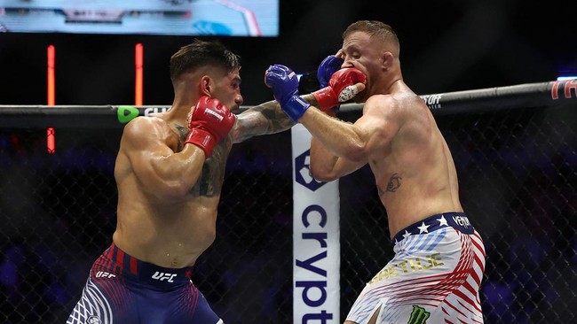 Justin Gaethje vs Ilia Topuria