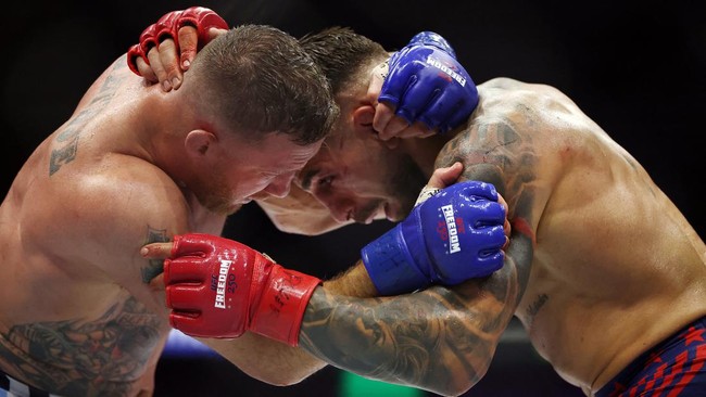 Justin Gaethje vs Ilia Topuria