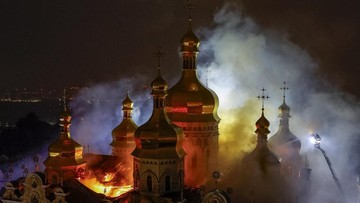 FOTO: Katedral Tertua Selamat dari Nazi Kini Hangus Oleh Rudal Rusia