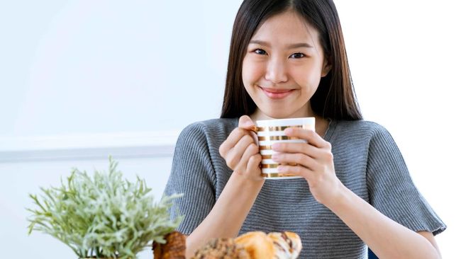 Kebiasaan Pagi Hari Perempuan Jepang yang Bantu Ratakan Perut Buncit